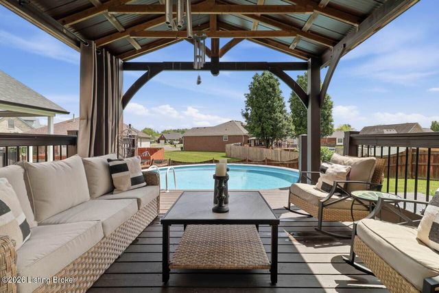 236 Bentwood Dr, Shepherdsville, KY 40165