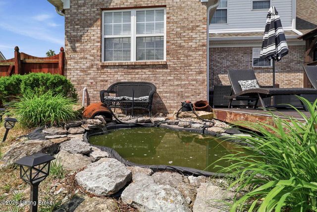 236 Bentwood Dr, Shepherdsville, KY 40165