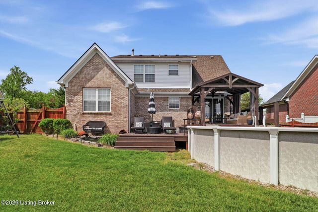 236 Bentwood Dr, Shepherdsville, KY 40165