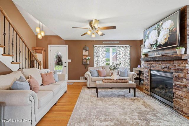 236 Bentwood Dr, Shepherdsville, KY 40165