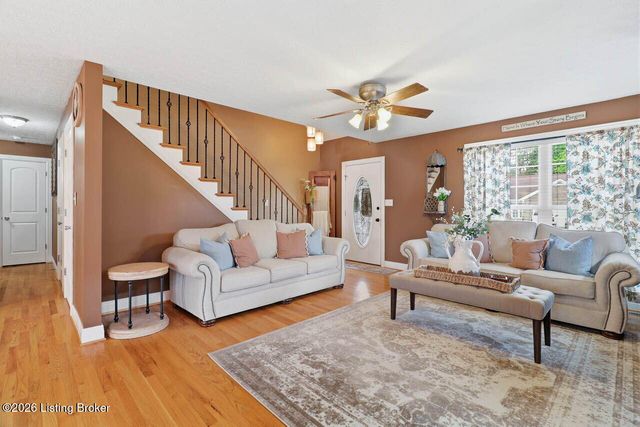 236 Bentwood Dr, Shepherdsville, KY 40165