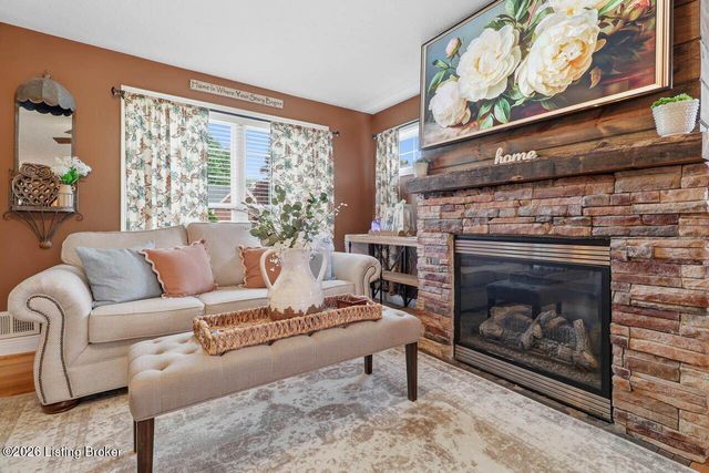 236 Bentwood Dr, Shepherdsville, KY 40165