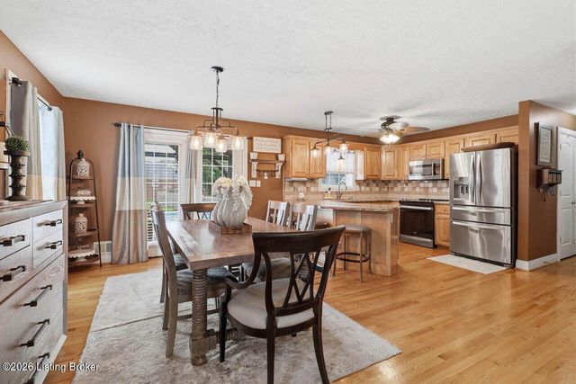 236 Bentwood Dr, Shepherdsville, KY 40165