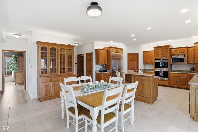 9010 Summer Estate Drive, Indianapolis, IN 46256