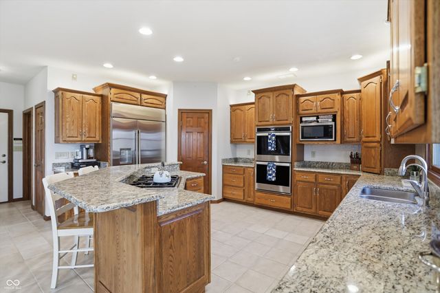 9010 Summer Estate Drive, Indianapolis, IN 46256