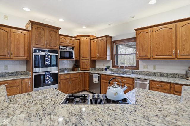 9010 Summer Estate Drive, Indianapolis, IN 46256