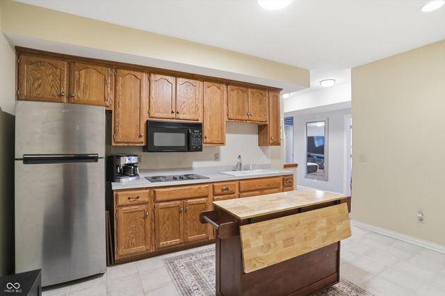 9010 Summer Estate Drive, Indianapolis, IN 46256