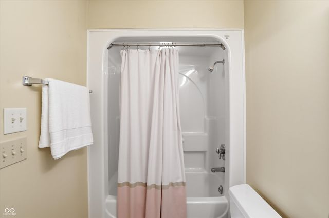 9010 Summer Estate Drive, Indianapolis, IN 46256