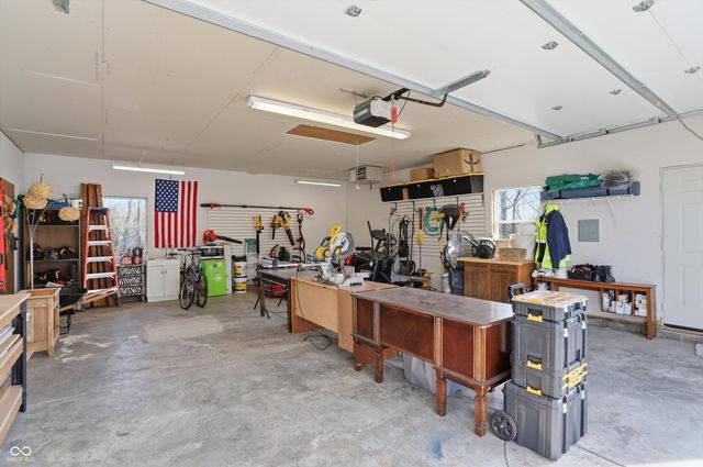 9010 Summer Estate Drive, Indianapolis, IN 46256