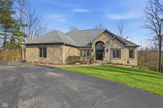 9010 Summer Estate Drive, Indianapolis, IN 46256