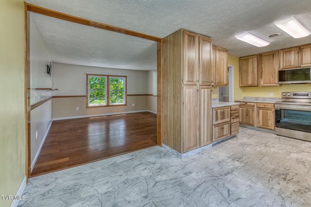 515 Hickory Hills Road, Church Hill, TN 37642