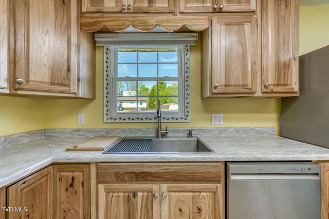 515 Hickory Hills Road, Church Hill, TN 37642