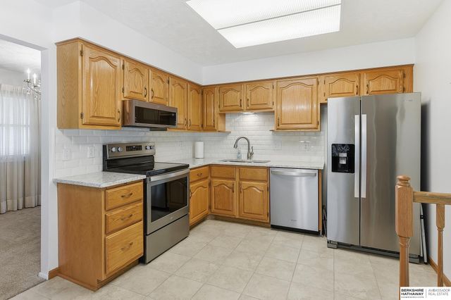10529 O Street, Omaha, NE 68127