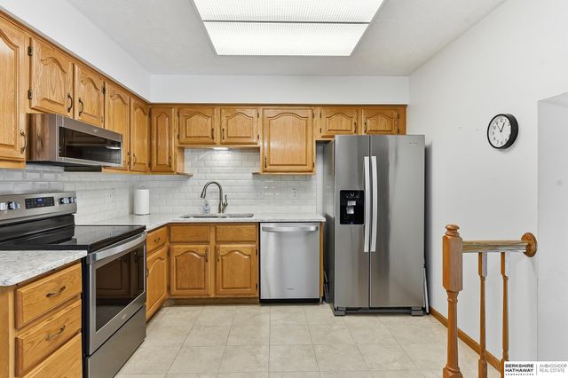 10529 O Street, Omaha, NE 68127