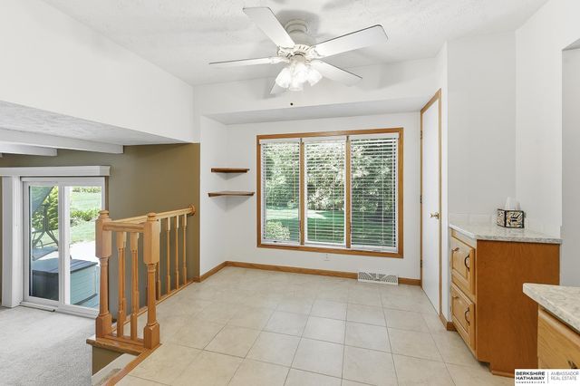 10529 O Street, Omaha, NE 68127