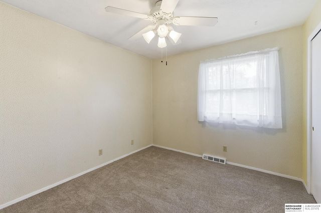 10529 O Street, Omaha, NE 68127