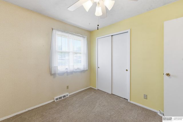 10529 O Street, Omaha, NE 68127