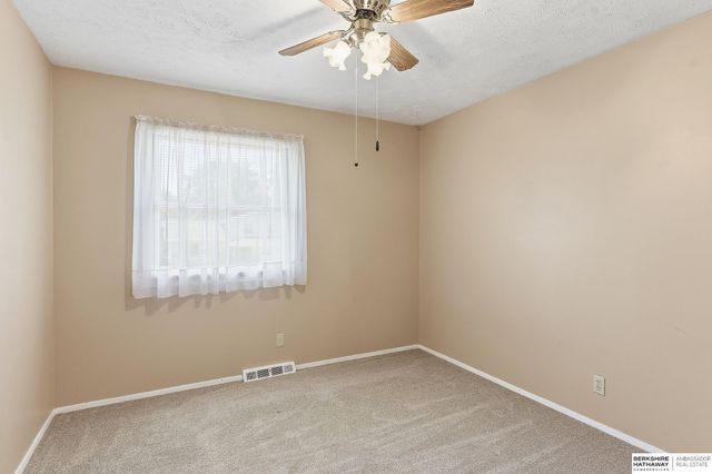 10529 O Street, Omaha, NE 68127