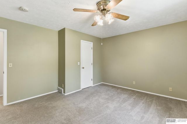 10529 O Street, Omaha, NE 68127
