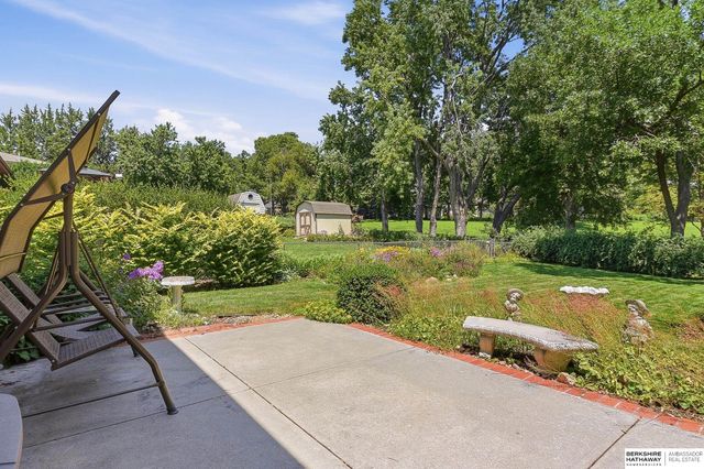 10529 O Street, Omaha, NE 68127