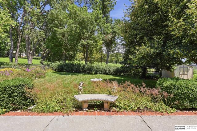 10529 O Street, Omaha, NE 68127
