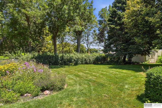 10529 O Street, Omaha, NE 68127