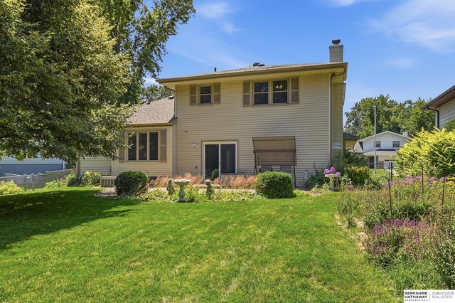 10529 O Street, Omaha, NE 68127