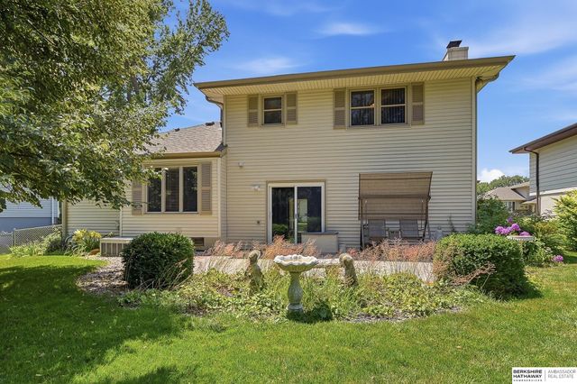 10529 O Street, Omaha, NE 68127