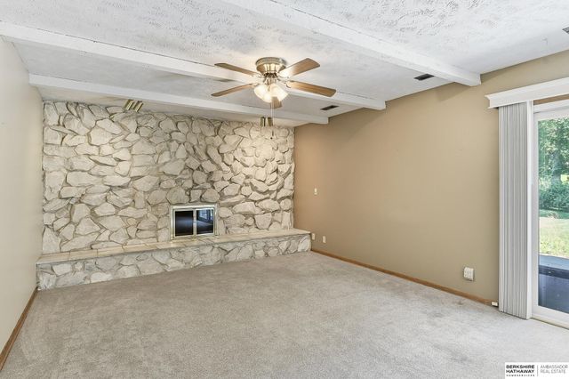 10529 O Street, Omaha, NE 68127