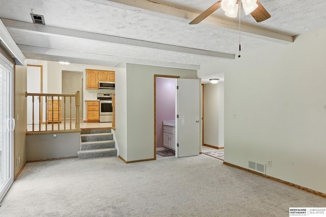 10529 O Street, Omaha, NE 68127