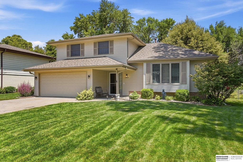10529 O Street, Omaha, NE 68127