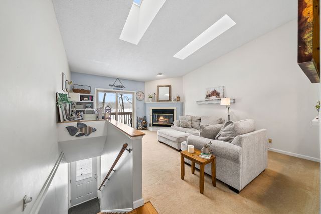 345 Lake Catherine Cir, Crossville, TN 38558