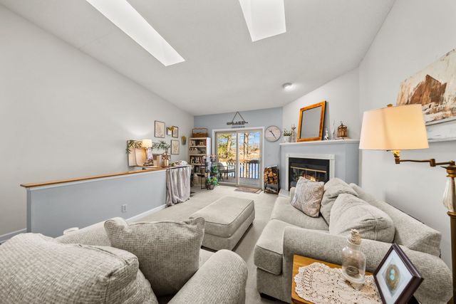 345 Lake Catherine Cir, Crossville, TN 38558