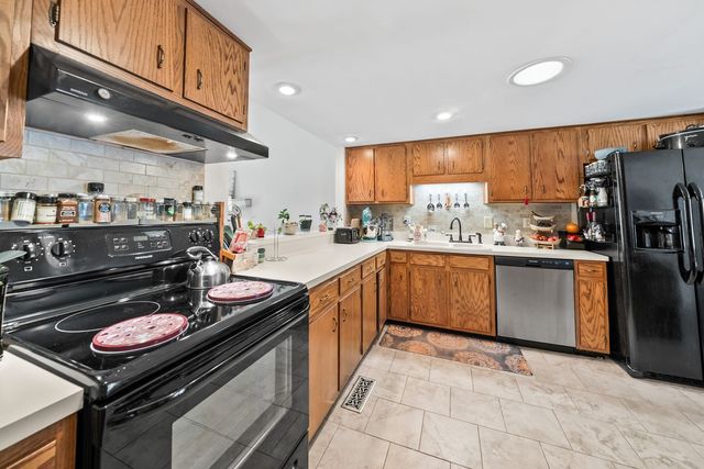 345 Lake Catherine Cir, Crossville, TN 38558