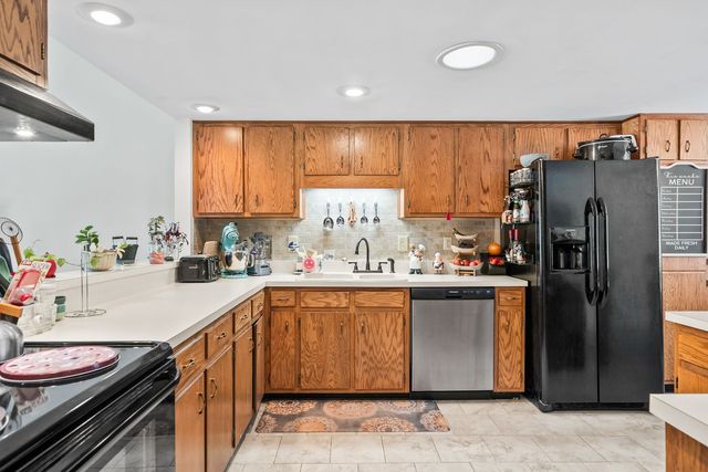 345 Lake Catherine Cir, Crossville, TN 38558