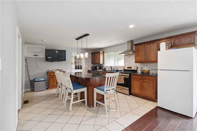 713 Carlton Street, Springdale, AR 72762