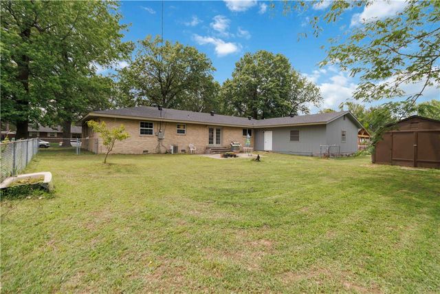 713 Carlton Street, Springdale, AR 72762