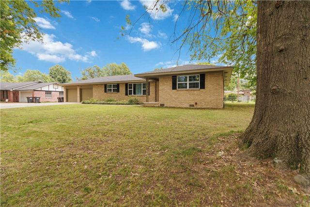 713 Carlton Street, Springdale, AR 72762