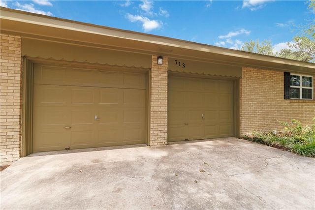 713 Carlton Street, Springdale, AR 72762