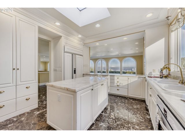 2338 Sw 15TH Ave, Portland, OR 97201