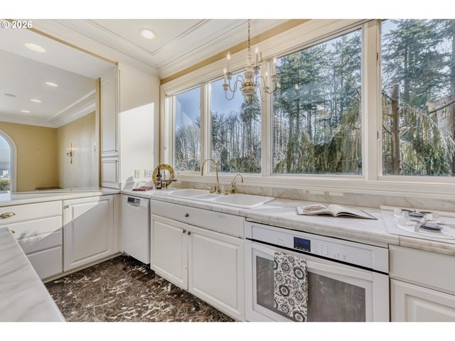 2338 Sw 15TH Ave, Portland, OR 97201