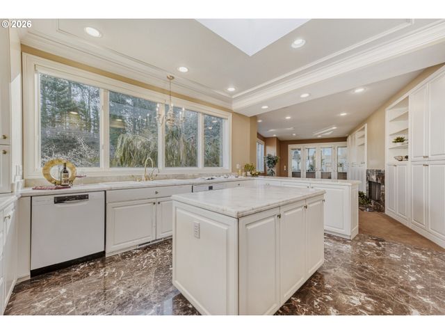 2338 Sw 15TH Ave, Portland, OR 97201