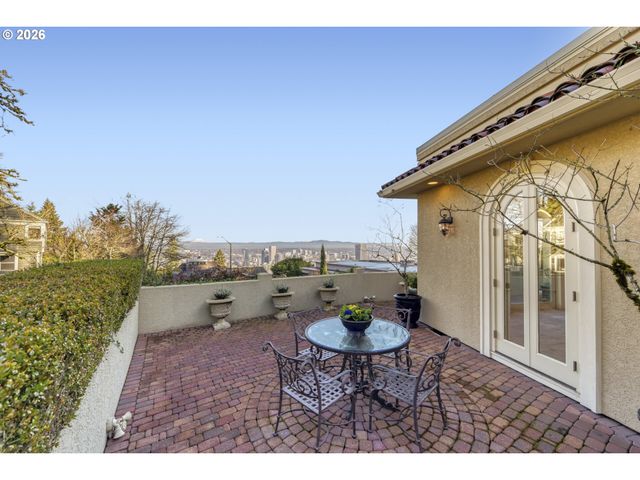 2338 Sw 15TH Ave, Portland, OR 97201