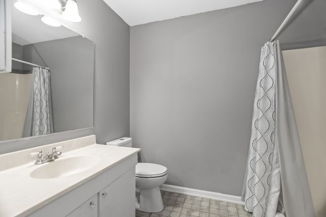 7010 Brighton Court 204, Woodridge, IL 60517