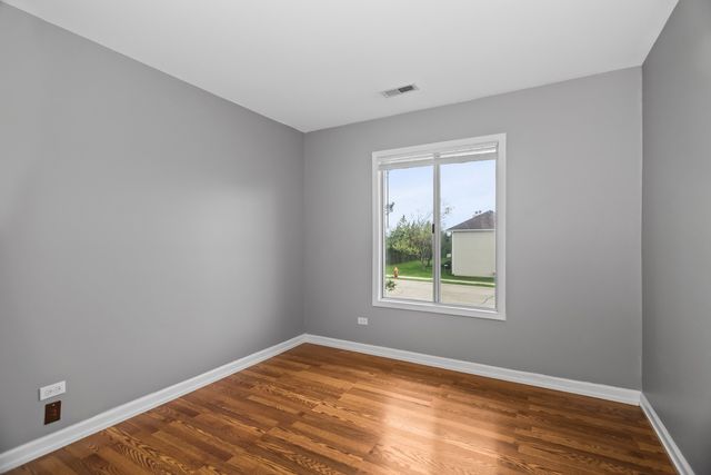 7010 Brighton Court 204, Woodridge, IL 60517