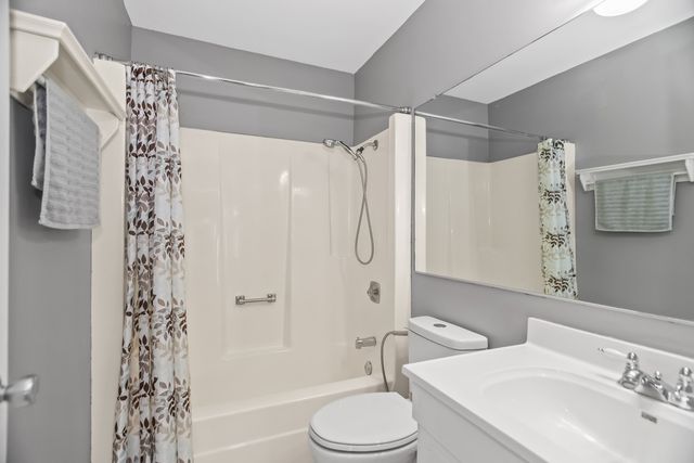 7010 Brighton Court 204, Woodridge, IL 60517