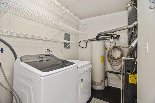 7010 Brighton Court 204, Woodridge, IL 60517