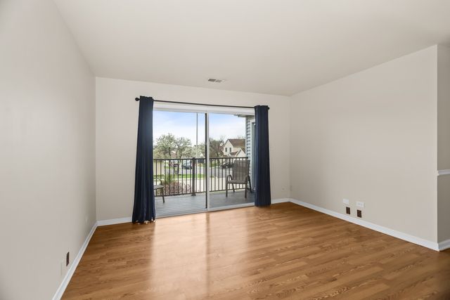 7010 Brighton Court 204, Woodridge, IL 60517