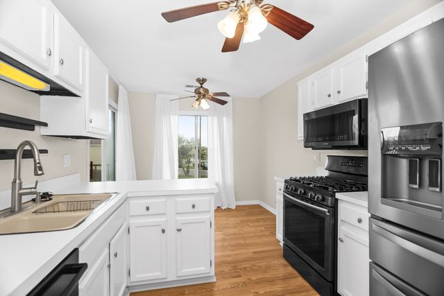 7010 Brighton Court 204, Woodridge, IL 60517