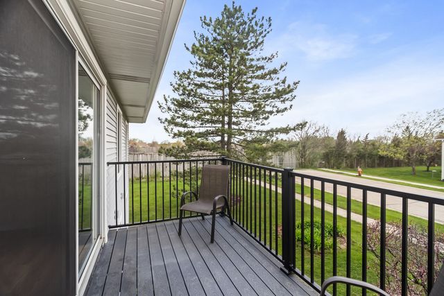 7010 Brighton Court 204, Woodridge, IL 60517